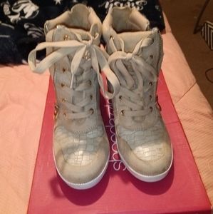 Shoe dazzle wedged sneakers